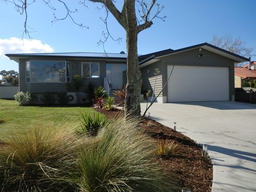 Glesan pl, Beachlands. New traditional weatherboard home finished