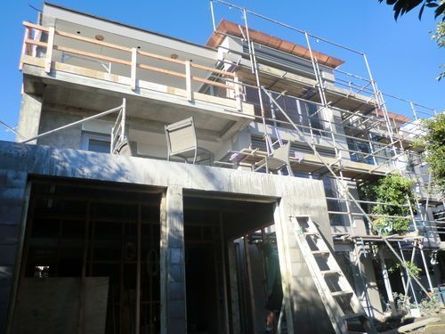 Karori cr, Orakei. New garage addition and 1200mm counterlevered concrete deck extended off top deck