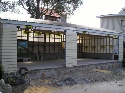 Pohutakawa ave, Beachlands. New triple car garage with linea weatherboard and curved roof to match house.