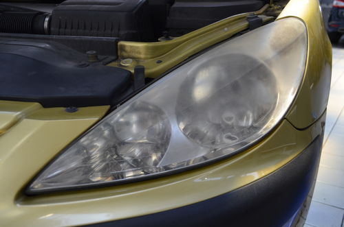 <p>
Peugeot 307 before headlight restoration by Crack Specialists Headlight Restoration & Windscreen Repairs.</p>