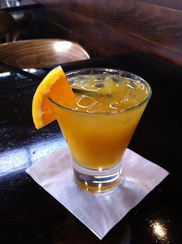 Cocktail with vodka, orange juice & vanilla sugar syrup!