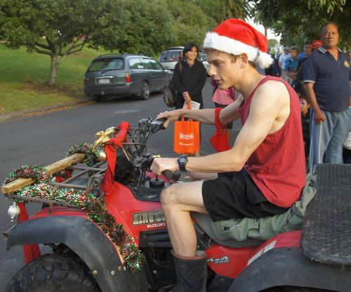 Santa leaves back to his farm