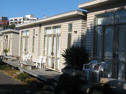 Tourist flat, motel style accommodation